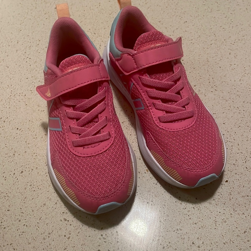 Girls new Balance runners 11.5